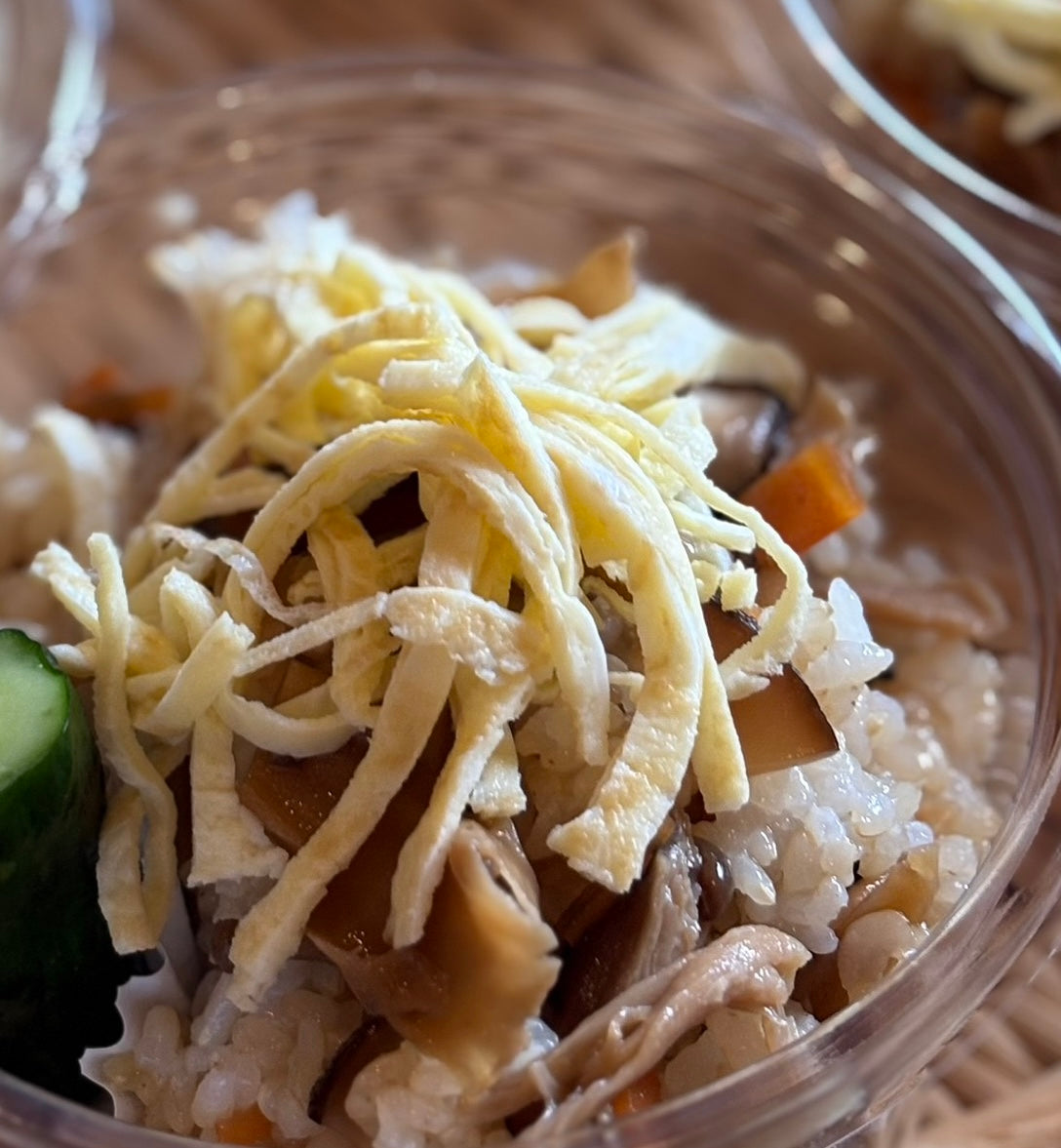 【玄米おむすび ちゃみせ】きのこの酢飯（玄米）キューリの玄米漬け付き（2026-27 大同生命SV.LEAGUE MEN）