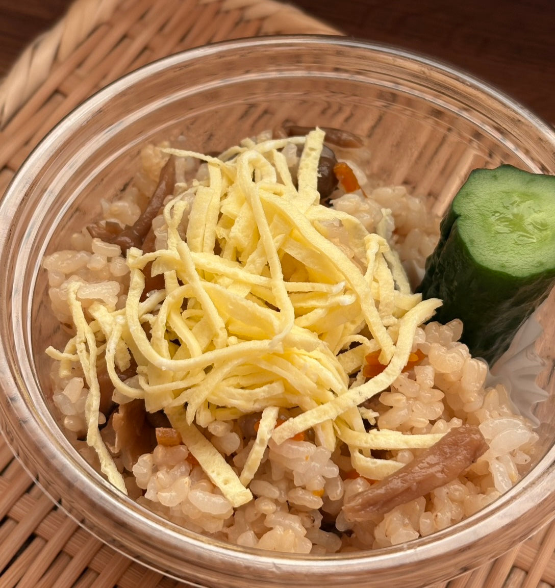 【玄米おむすび ちゃみせ】きのこの酢飯（玄米）キューリの玄米漬け付き（2026-27 大同生命SV.LEAGUE MEN）